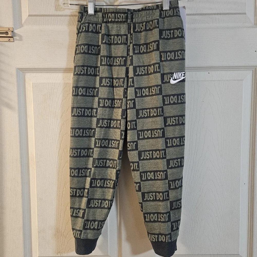 Nike KIDS Sportswear Textured Club Fleece Joggers: GREEN: NEW WITH TAGS: SZ 6